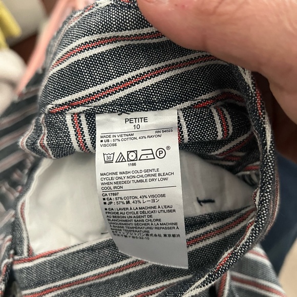 Banana republic wide leg pant size 10 petite, striped grayish blue with red. - Picture 4 of 5